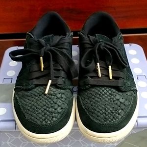 Black Nike Sneakers size 6.5